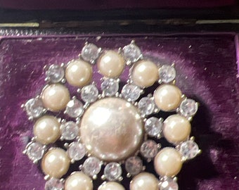 Metal and faux pearl brooch