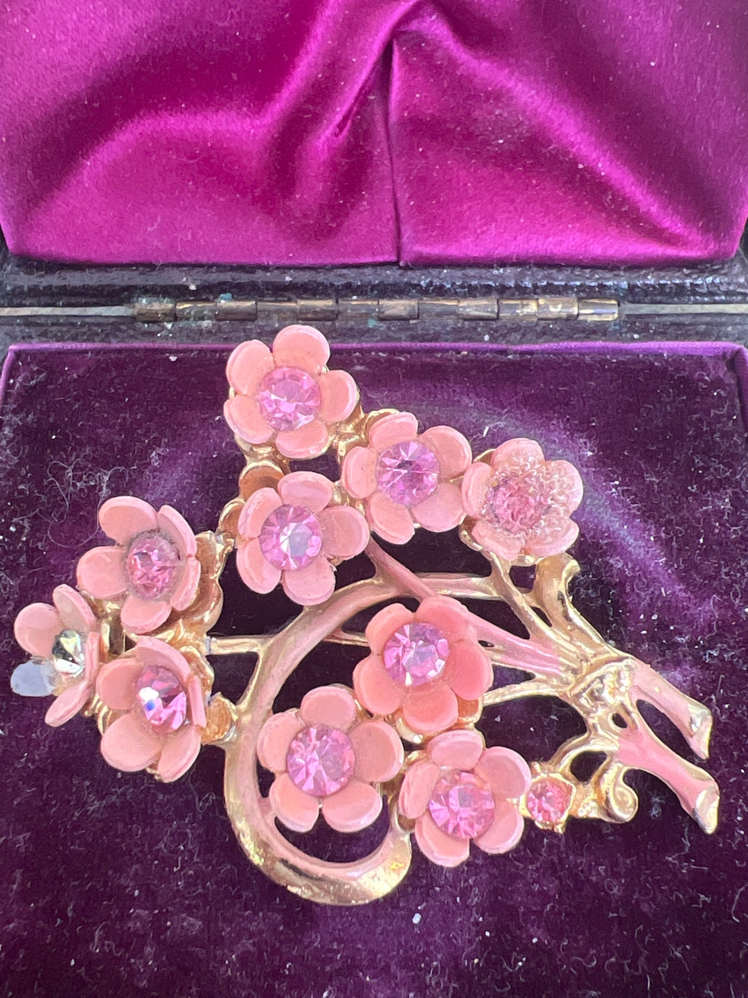 Stunning 1950 Metal Paste And Enamel Brooch 1 Out Etsy stunning-1950-metal-paste-and-enamel-brooch-1-out-etsy