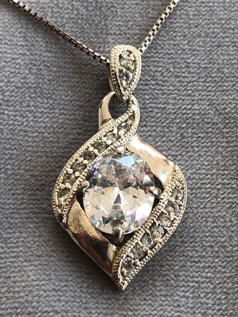 Pretty silver and and crystal necklace