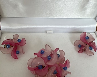 Wunderschönes 1950 Lucite Ohrhänger und Broschen Set ClipOn