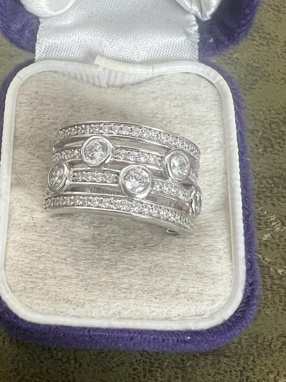 solid silver and glass size O ring - image 2