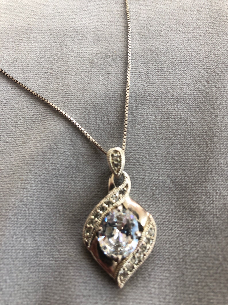 Pretty silver and and crystal necklace