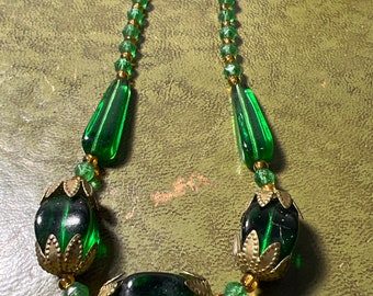 Some  Stunning art deco uranium glass beads