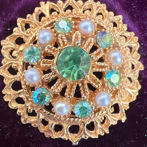 Stunning 1950 brooch with faux pearl and paste