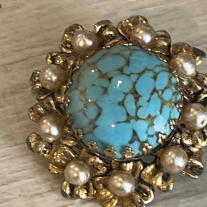 metal Peking glass and faux pearl brooch