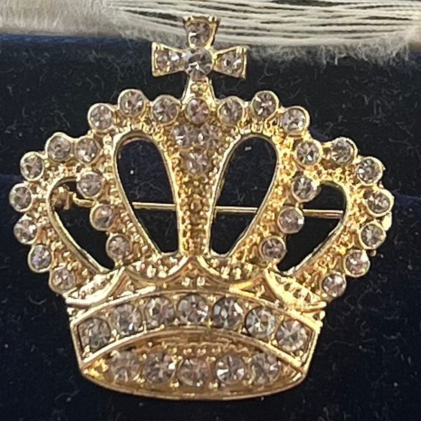 Metal and diamanté crown brooch