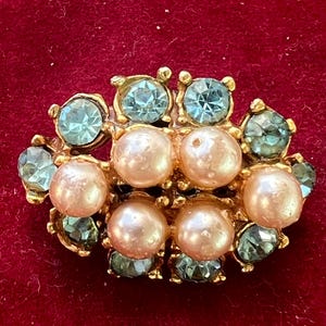 stunning faux pearl and glass brooch