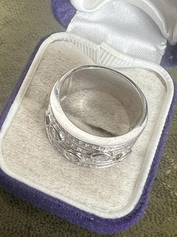 solid silver and glass size O ring - image 3