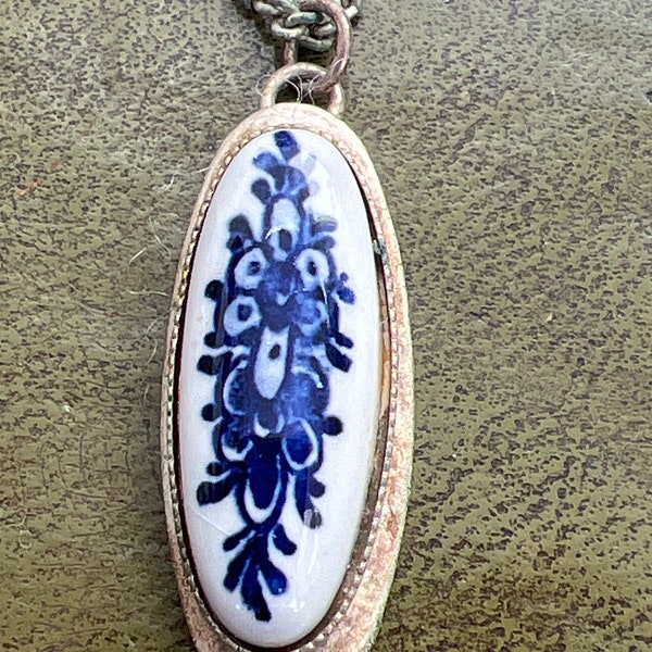 Pretty delft necklace