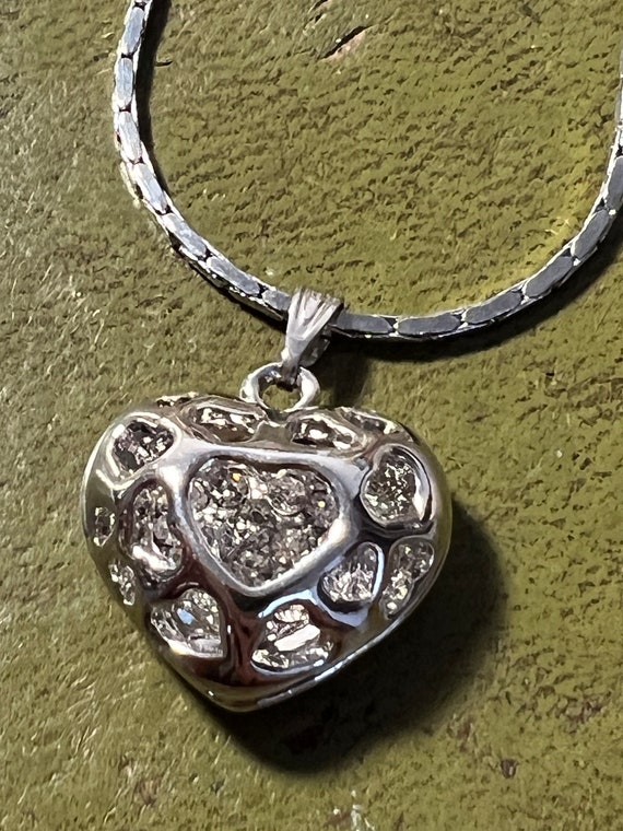 white metal heart necklace - image 1
