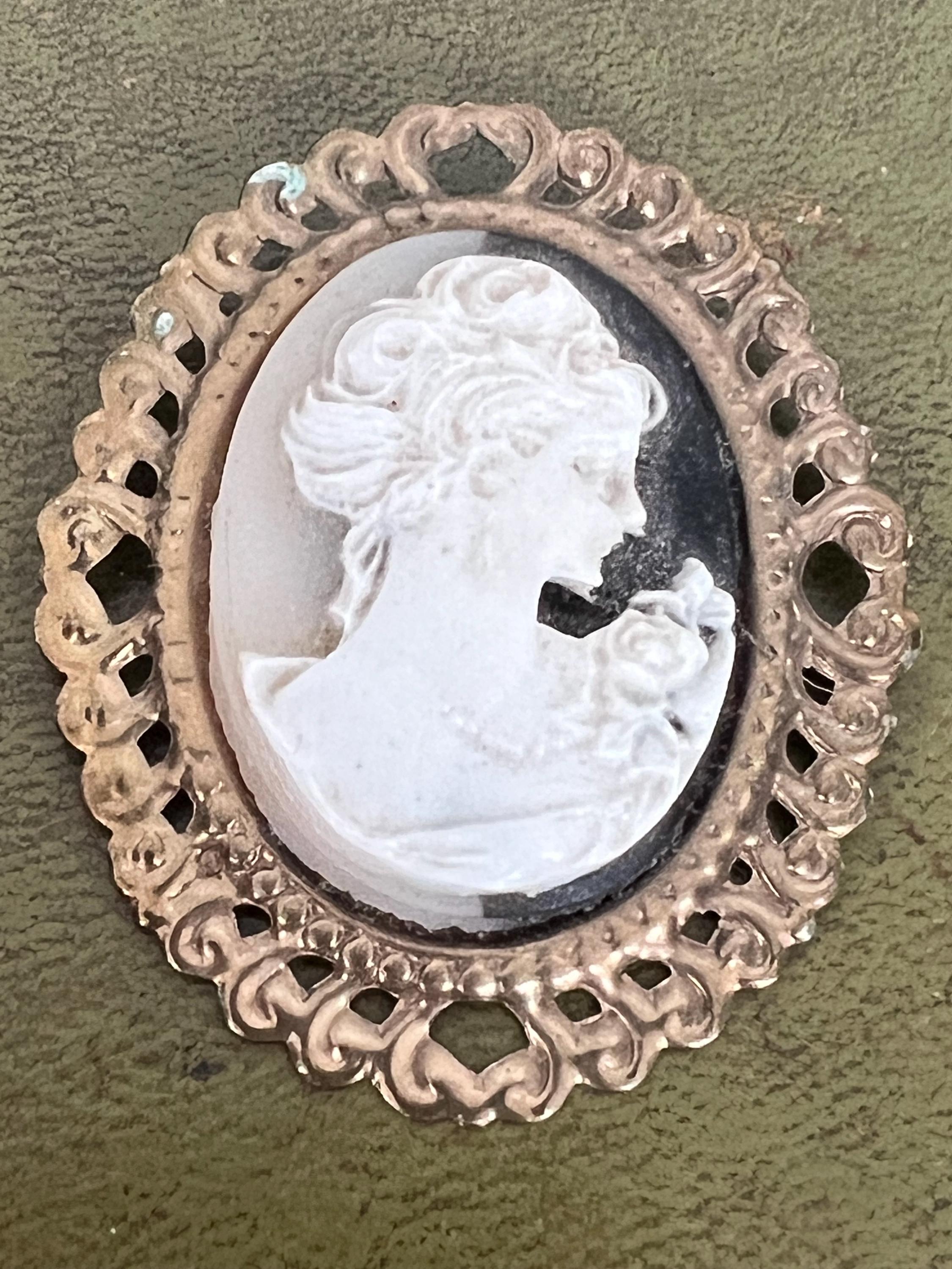 Lot De 4 Camés Anciens En Plastique - Bijoux Vintage Français D'occasion