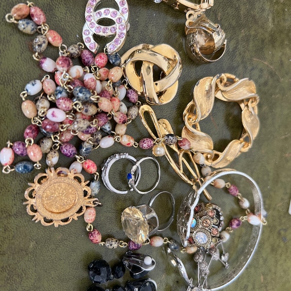 Vintage jewellery bundle