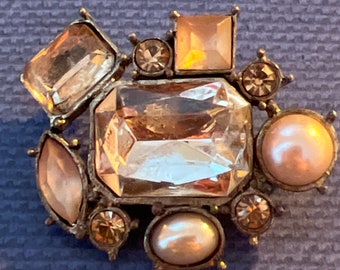 Metal glass s d faux pearl brooch