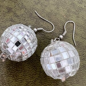 Boucles d'oreilles en boules - France