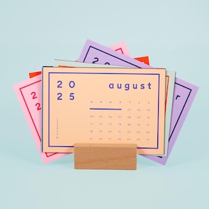 Calendrier de cartes postales n° 01 / Calendrier de bureau disponible dès maintenant / commence par le mois de votre choix