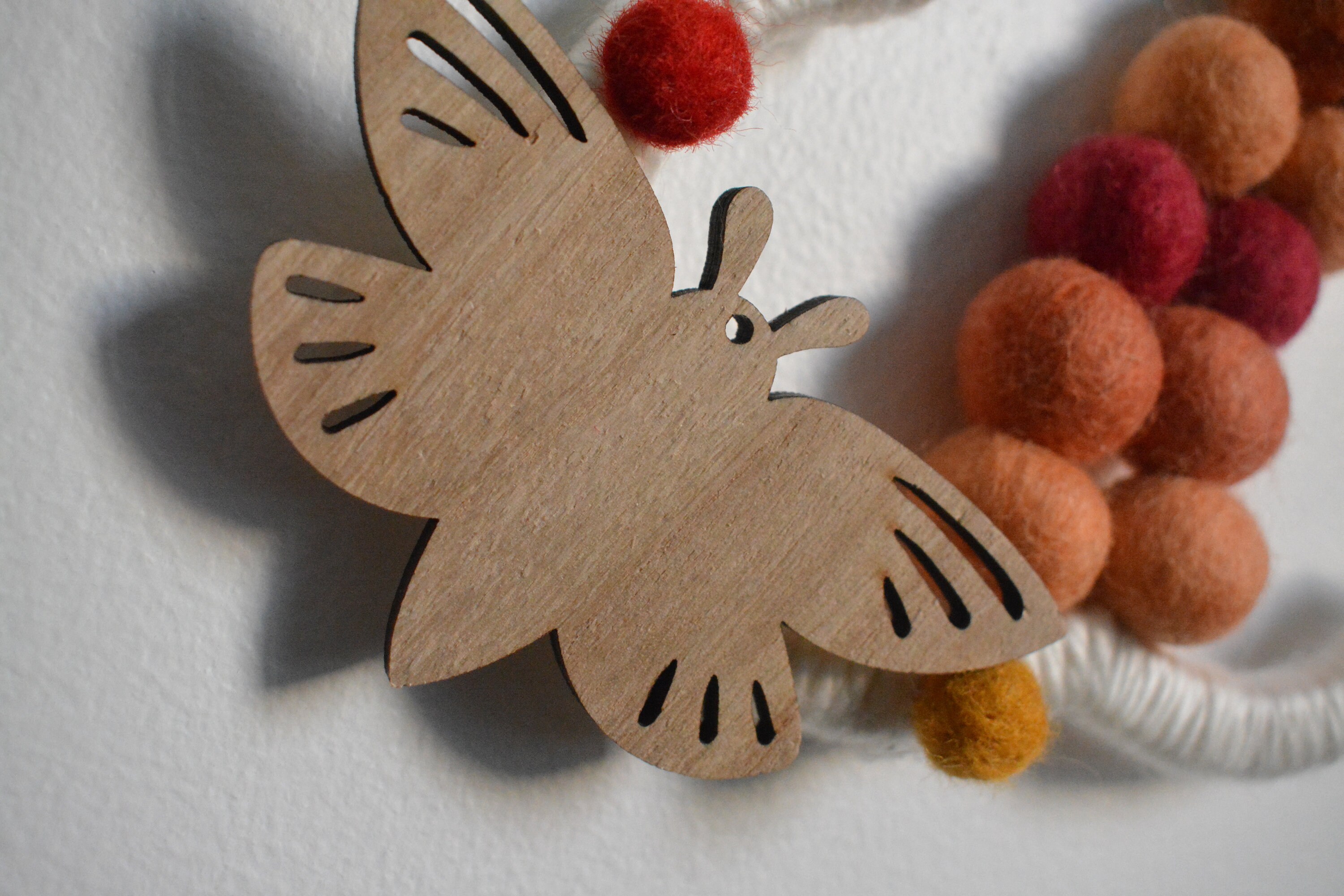 Suspension en Boule de Feutrine - Decoration Murale Cadeau Naissance Décoration Nursery Nuage Papill