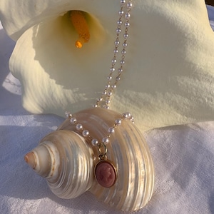 Vintage Silhouette Necklace