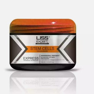 Puede incluir: Un tarro de tratamiento capilar LISS Expert Stem Cells. El envase es marrón oscuro con tapa dorada y detalles blancos y naranjas. La etiqueta dice "EXPRESS ADVANCED TECHNOLOGY" y "PROFESSIONAL TREATMENT". El tarro contiene 250 ml de producto.