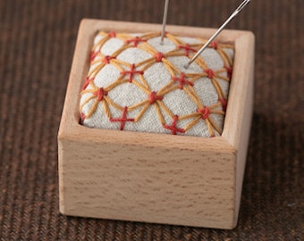 Square Pin cushion,Japanese-style solid wood needle base,Sashiko needle,solid wood base,sewing needle organizer,Embroidery Pin Cushion