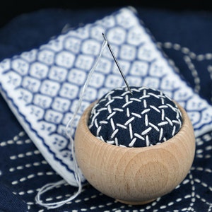 Pin cushion,Japanese-style solid wood needle base,Sashiko needle,solid wood base,sewing needle organizer,Embroidery Pin Cushion