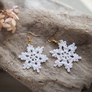 Christmas earring / snow flake earring /handmade earring /crochet earring/ gift for her/ unique earring / Christmas gift/ winter earring