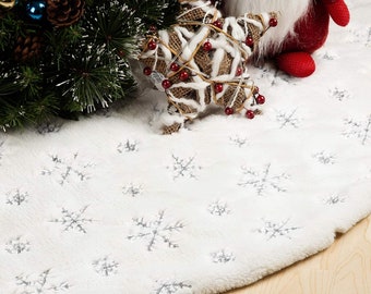 white tree skirt