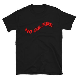 Puede incluir: Camiseta negra con el texto "NO CULTURE" en letras rojas.
