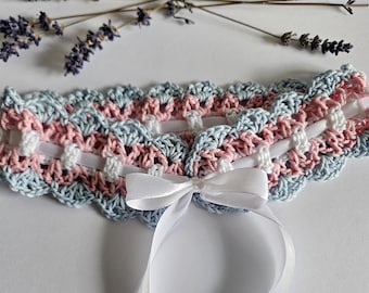 Garter crocheted in white, pink, blue, cotton