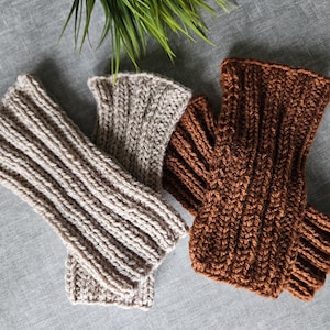 Gebreide armwarmers, unisex vingerloze handschoenen, S, M, L, XL, beige bruine manchetten, handgemaakte handboeien met duimgat, polswarmer