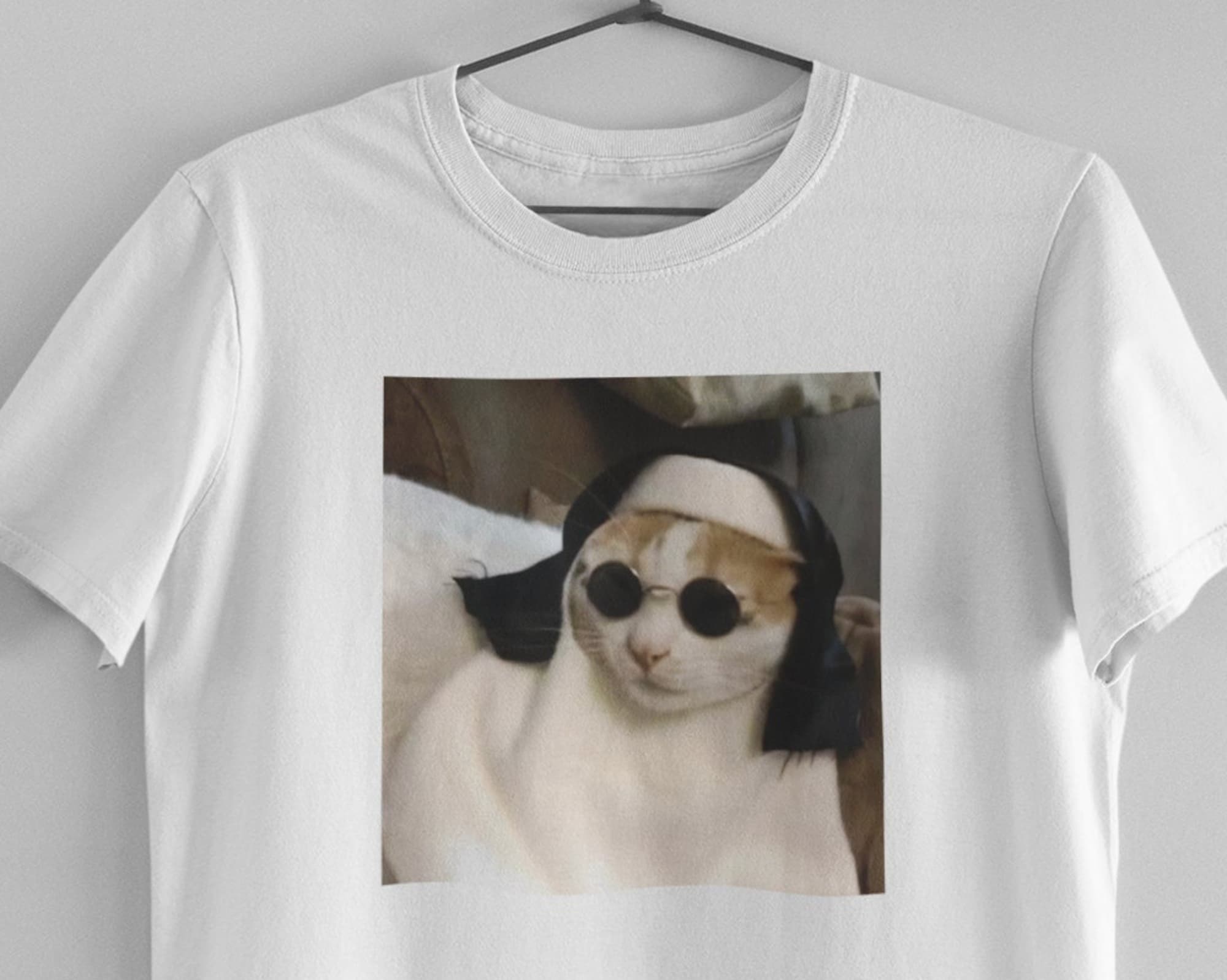 Discover Reaktion Meme, Katze Nonne Meme T-Shirt