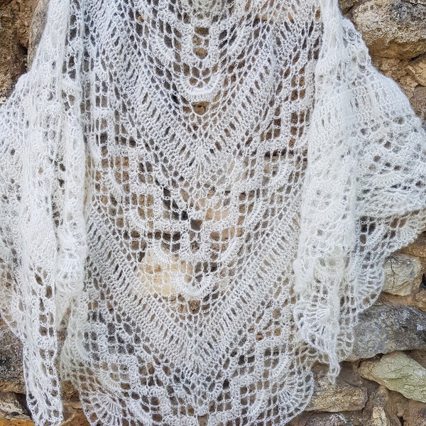 Châle de mariée en mohair au crochet de couleur ivoire