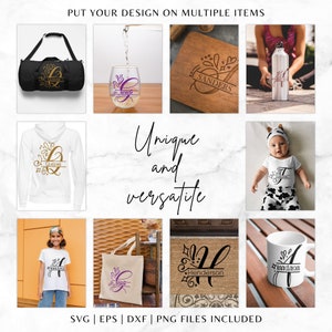 K&ouml;nnte beinhalten: Eine Collage von Bildern, die verschiedene Artikel mit anpassbaren Designs zeigen, darunter eine Tragetasche, eine Wasserflasche, eine Tasse, ein Weinglas, ein Hoodie, ein T-Shirt, ein Baby-Strampler und ein Schneidebrett. Die Designs zeigen einen stilisierten Buchstaben mit floralen Akzenten und einem Namen wie "Grace", "Queene", "Sanders" und "Henderson". Der Text "Einzigartig und vielseitig" ist in Kursivschrift auf wei&szlig;em Hintergrund geschrieben.