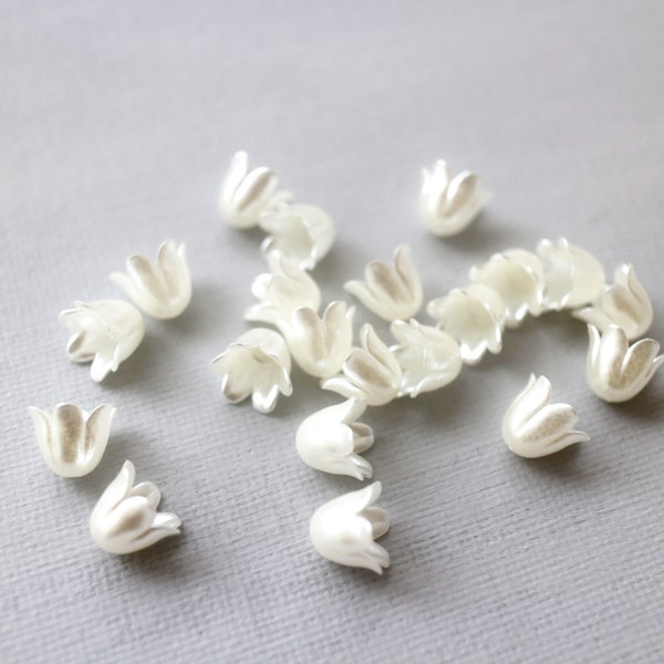 30 PCS  10mm Bell Flower Beads. lily of the valley flower beads. pearl white acrylic flower beads. tulip flower beads. pearlized flower