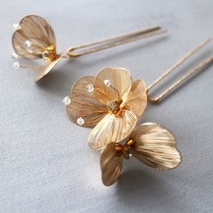 Gold Silver Flower Bridal Hair Pin Set. metal petals and crystal rhinestones hairpiece. wedding bridal flower hair accessory