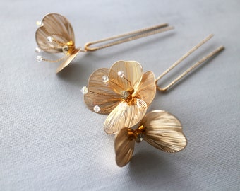 Gold Silver Flower Bridal Hair Pin Set. metal petals and crystal rhinestones hairpiece. wedding bridal flower hair accessory