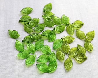 30 PCS Green Leaf Beads. lucite leaf beads. spring green leaf. acrylic leaf beads. jewelry making supply