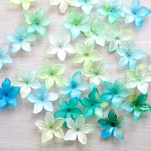 30 PCS Blue Green Frosted Flower Beads. frosted acrylic flower beads. rainbow mix lucite flower bead caps. earrings jewelry making