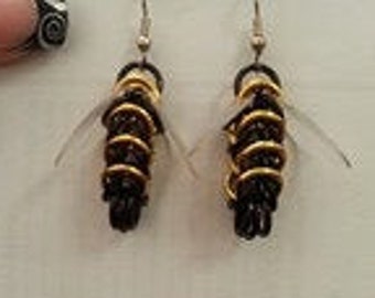 Chainmail bumble bee earring tutorial