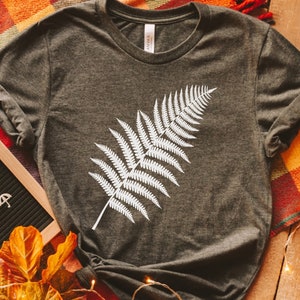 Fern Leaf Shirt, Nature Lover Shirt, Fern Leaf Crewneck Shirt, Gardening Tee, Garden Shirt, Green Enthusiast Tee, Gift for Gardener, BC0153