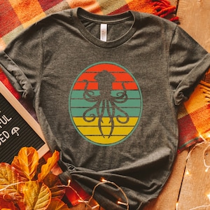 Squid Vintage Retro Shirt, Cool Sea Creature Shirt , Squid Silhouette Shirt, Squid Crewneck T-Shirt, Squid Lover Shirt, BC0037