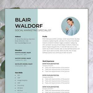 Könnte beinhalten: Ein Lebenslauf für Blair Waldorf, eine Spezialistin für Social Marketing. Der Lebenslauf enthält Kontaktinformationen, Ausbildung, Berufserfahrung sowie Hard und Soft Skills.