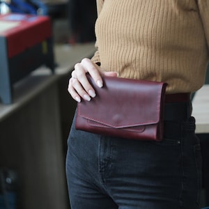 Leder Gürteltasche Fanny Pack Muttertagsgeschenk für sie Abend Mini Tasche Benutzerdefinierte Leder Handy Geldbörse Crossbody Bag Personalisiertes Geschenk