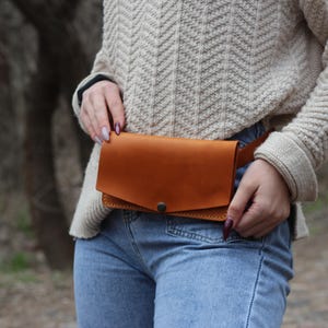 Leder Gürteltasche Damen Crossbody Geldbörse Gürteltasche Kleine Minimalistische Handytasche Braune Lederhandtasche Personalisiertes Muttertagsgeschenk