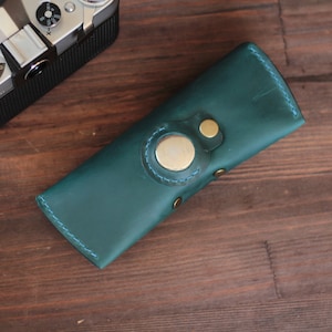Custodia per occhiali in pelle con supporto Airtag, borsa per occhiali da sole con Airtag, custodia per occhiali in pelle personalizzata, regalo unico per lui o per lei