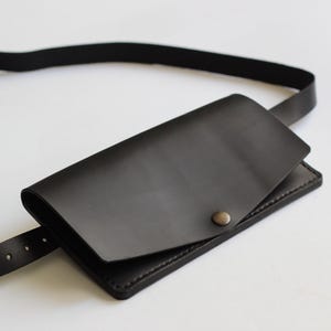 Riñonera de piel para mujer, estilo bandolera, elegante, color negro y marrón, para teléfono, minimalista, moderna, personalizada