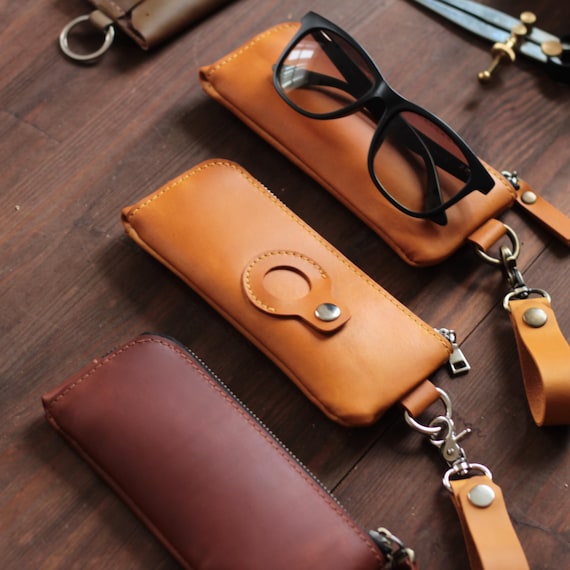 Custodia portaocchiali in pelle fatta a mano - Donna - Accessori - ... | su MissHobby