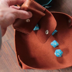 Bandeja de dados de cuero Catchall, bandeja de almacenamiento personalizada, soporte para dados de cuero, plegable, portátil, accesorio para juegos de mesa, regalo personalizado