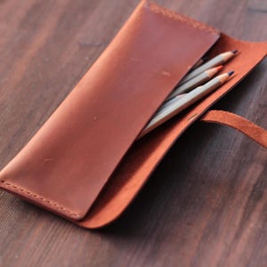 Astuccio portapenne in pelle, astuccio portapenne arrotolabile, portapenne in pelle personalizzato, organizer minimalista, astuccio portapenne in pelle, elegante borsellino portapenne