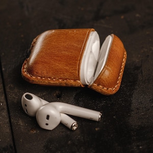 Custodia AirPod 4 in pelle Custodia AirPods personalizzata in pelle Regalo di San Valentino personalizzato Custodia AirPod Pro Cuffie Accessori Apple Custodia incisa