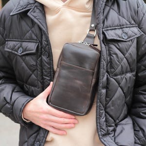 Umhängetasche Leder Sling Bag Leder Handy Geldbörse Individuelle Vatertagsgeschenk Leder Fanny Pack Handy schlank personalisierte Handytasche